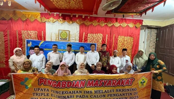 Dosen Kebidanan Poltekkes Kemenkes Padang Beri Edukasi Pencegahan PMS pada Catin di Nanggalo