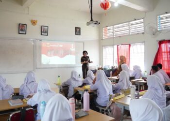 Kajati Beri Pemahaman Bahaya Korupsi di SMA 3 Padang