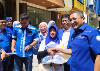 Arisal Aziz Inisiasi 80 Ton Beras di Sumbar, Hendri Septa Tegaskan PAN Selalu TerdePAN untuk Rakyat