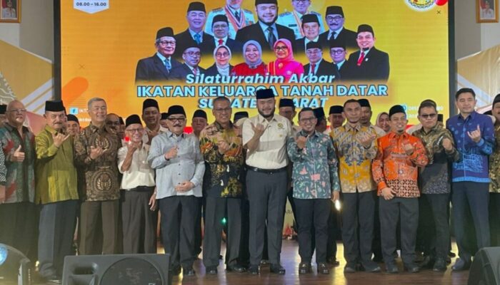 Ir. M. Shadiq Pasadigoe Hadiri Pengukuhan Pengurus IKTD Sumbar