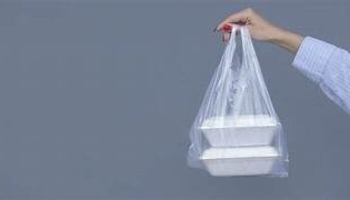 Aturan Kantong Plastik di Padang Masih Berlaku, Tapi Hanya Jadi “Macan Kertas”?