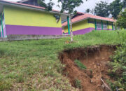 Laboratorium SMAN 2 Lubuk Sikaping Terancam Ambruk Akibat Longsor