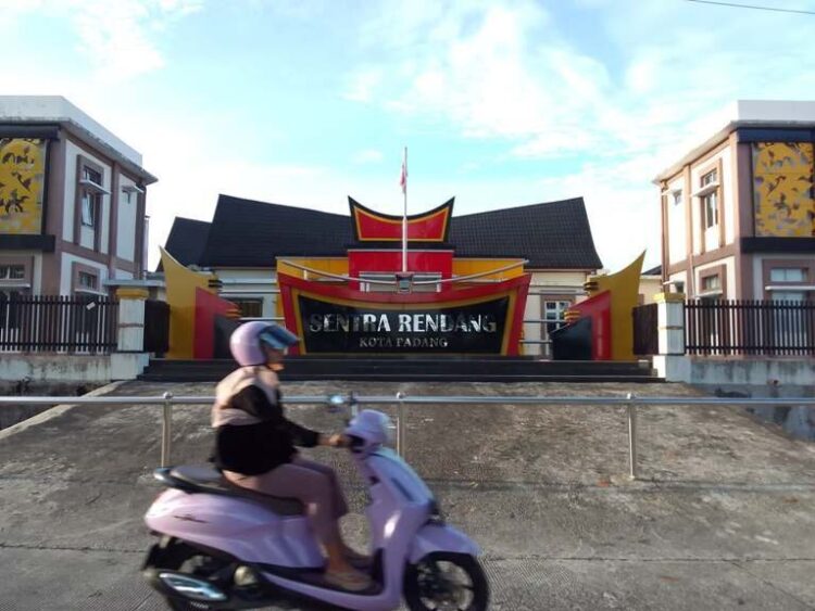 Bangunan Sentra Rendang di kawasan Lubuk Buaya, Kecamatan Koto Tangah, Kota Padang, Rabu (16/7). Pemko Padang terus berupaya menjadikan Sentra Rendang sebagai pusat pembinaan dan pengembangan pelaku usaha. ist/Putri Eka