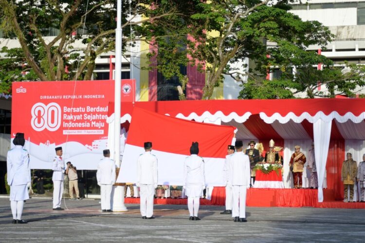 PT Semen Padang memperingati Hari Ulang Tahun (HUT) ke-80 Kemerdekaan Republik Indonesia dengan menggelar upacara bendera di Plaza Kantor Pusat perusahaan, Minggu (17/8). IST