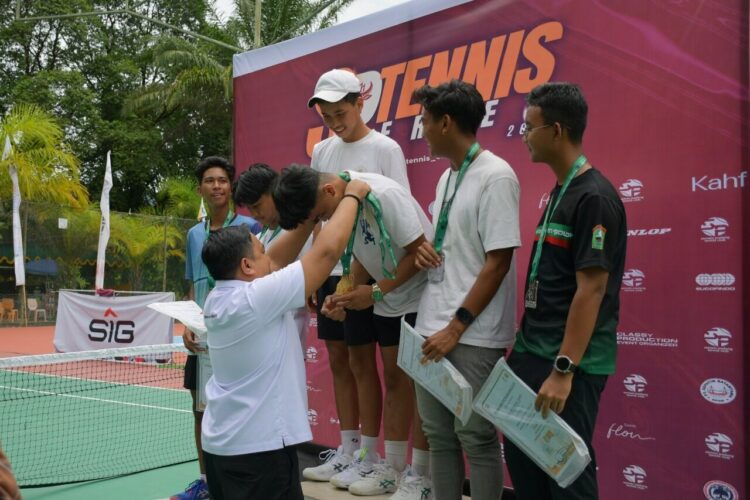 Kejuaraan Nasional (Kejurnas) Junior TDP Semen Padang Tennis Tournament 2025 resmi ditutup di Lapangan Tenis Outdoor PT Semen Padang, Senin (8/9). IST