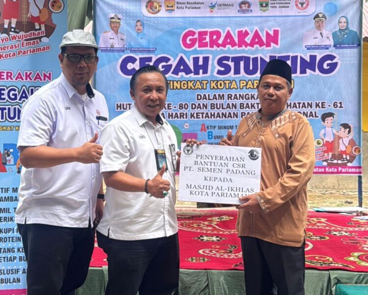 PT Semen Padang menyalurkan bantuan 100 sak semen untuk pembangunan Masjid Al Ikhlas di Desa Kampung Kandang, Kecamatan Pariaman Timur, Kota Pariaman, Selasa (9/9). IST