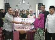 Sentuhan Peduli dari Nagari, 32 Lansia Terima BLT di III Koto Aur Malintang