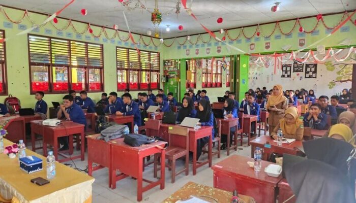 SMKN 1 Lubuk Sikaping Gelar Kegiatan Guru Tamu Topik Internet of Things