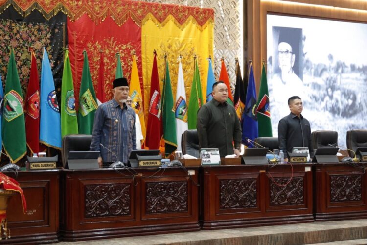 Rapat paripurna yang diigelar DPRD Sumbar. IST