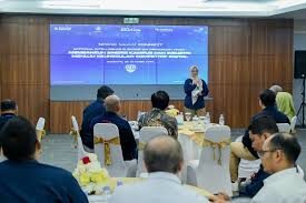 Direktur Utama Telkom Dian Siswarini saat memberikan sambutan pada acara Seminar AI Connect  “Artificial Intelligence di Ekosistem Perguruan Tinggi: Membangun Sinergi Kampus dan Industri Menuju Keunggulan Kompetitif Digital” di Graha Merah Putih, Japati, Bandung pada (20/10).