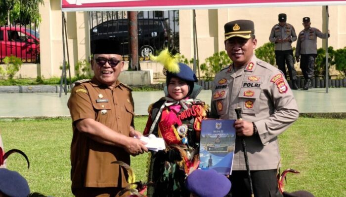 Pocil Polres Pasbar Terima Penghargaan dari Bupati dan Kapolres