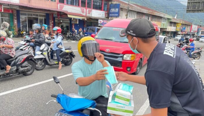 Antisipasi Dampak Erupsi Marapi, BPBD Kesbangpol Bagikan Ribuan Masker
