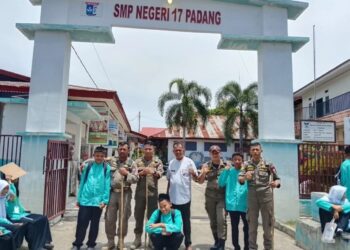 Satpol PP Padang Patroli Pelajar saat Jam Pulang Sekolah