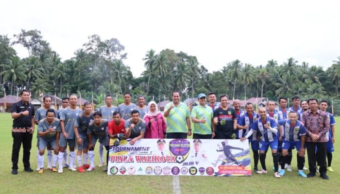 Turnamen Sepak Bola U-40 Piala Wali Kota Jilid V Tingkat Sumbar di Pariaman Utara Dibuka