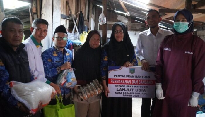 Wawako Allex Salurkan Bantuan Makanan dan Sandang untuk Lansia dan Disabilitas