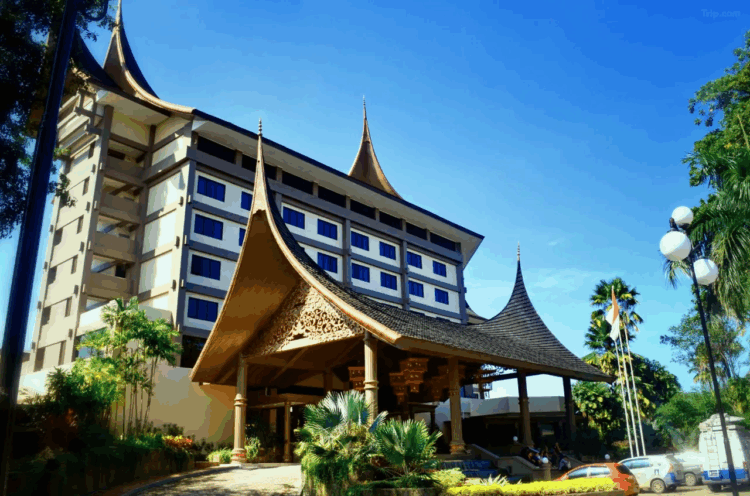 Kondisi Hotel Bumiminang beberapa waktu lalu, sebelum akhirnya direnovasi oleh OSO Group. IST