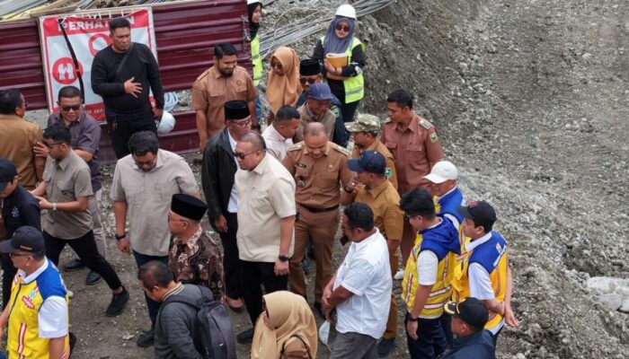 Bupati Solok dan Andre Rosiade Tinjau Progres Pembangunan Jalan Nasional Air Dingin