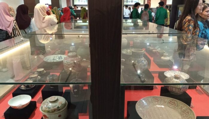 Karena Retakan dan Gempa 2009, Koleksi Keramik Membawa Cerita dan Makna Baru