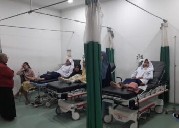 Diduga Karena MBG, Belasan Siswa Dilarikan ke RSUD Padang Panjang