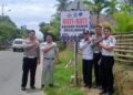 Ciptakan Lalu Lintas yang Aman, Polres Sijunjung dan Dishub Pasang Rambu di Titik Rawan Laka