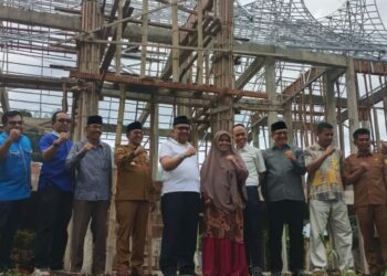 Persiapkan Kedatangan Presiden Prabowo Tahun 2026, Wamenaker Kebut Pembangunan Rumah Gadang