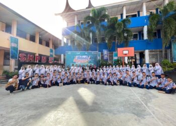 Pelindo Hadir di SMPN 2 Padang Lewat Program “Pelindo Mengajar”