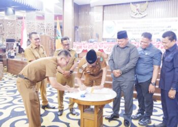 Pemkab dan DPRD Pesisir Selatan Tandatangani KUA-PPAS APBD 2026