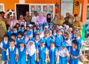 Bunda PAUD Pessel Tinjau Program Makan Bergizi di TK Pembina 2 Painan