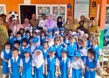 Bunda PAUD Pessel Tinjau Program Makan Bergizi di TK Pembina 2 Painan