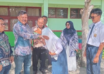Dorong Generasi Emas di Pessel, Ardiul Salurkan Dana Pokir untuk Program Susu dan Roti di Sekolah