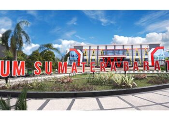 UM Sumatera Barat Gelar Wisuda ke-77, Kukuhkan 693 Lulusan dari Berbagai Jenjang