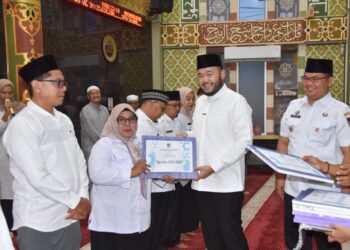 Pemko Padang Salurkan Dana Operasional RT/RW