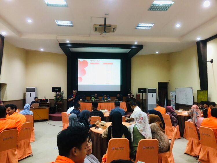 PT Semen Padang menggelar silaturahmi sekaligus evaluasi bersama orang tua dan 25 mahasiswa Politeknik Negeri Padang (PNP) penerima Beasiswa Anak Nagari Semen Padang (BANGSA) Gelombang I Tahun Ajaran 2024/2025. IST
