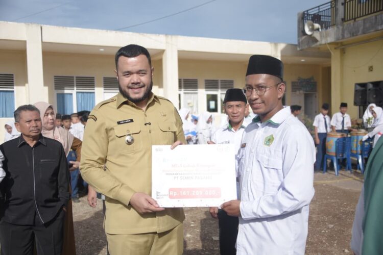 PT Semen Padang terus mempertegas komitmennya dalam mendukung dunia pendidikan di Kota Padang, khususnya di Kecamatan Lubuk Kilangan. IST