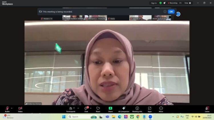Staf Diklat & Knowledge Management PT Semen Padang Siska Ayu Soraya saat membuka Kelas Operational Excellence untuk Program Magister Teknik Industri Unand. IST