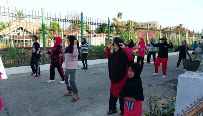 Senam di Gang Kecil Ganting I, Gerak Serempak yang Menyatukan Warga dan Menyembuhkan Kesibukan Kota