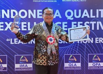 Berperan Penting Bangun Budaya Inovasi, Dirkeu PT Semen Padang Raih Quality Leadership Award