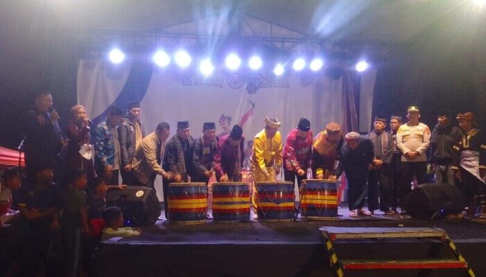 “Katapiang Bagalanggang” Guncang Batang Anai: Gendang Bertalu, Budaya Bangkit di Tengah Arus Modernisasi!