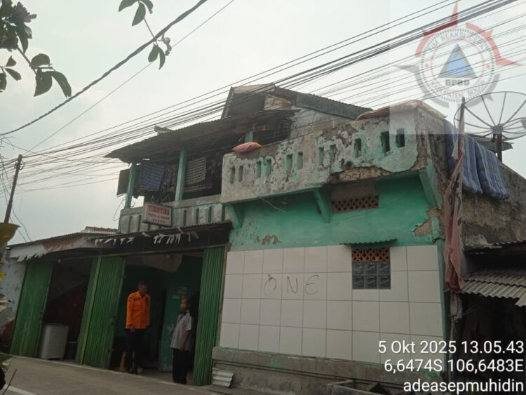 Sejumlah bangunan rusak terdampak angin kencang yang melanda sebagian wilayah di Kabupaten Bogor, Jawa Barat pada Sabtu (4/10).Foto: BPBD Kabupaten Bogor