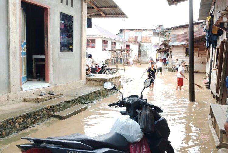 Banjir yang merendam Kecamatan Gunung Sitoli, Kota Gunung Sitoli, Provinsi Sumatera Utara, Senin (20/10) sumber foto dan video BPBD Kota Gunung Sitoli.