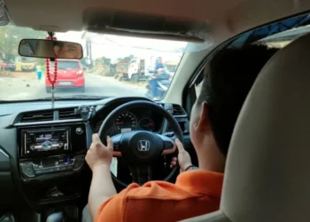 Cara Efektif Hemat BBM Mobil di tengah Stok yang Menipis