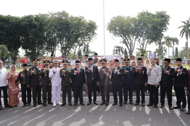 Upacara peringatan Hari Sumpah Pemuda ke-97, di halaman Kantor Gubernur Sumbar, Selasa (28/10/2025).
