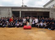 Bupati Dharmasraya Jadi Inspektur Upacara Hari Santri 2025 di Ponpes Al Barokah Koto Padang