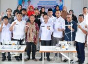 Perindagnaker Agam Salurkan Bantuan Mesin Jahit untuk Masyarakat Terdampak Bencana