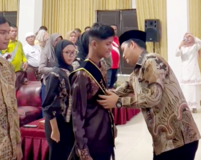 Wakil Bupati Padang Pariaman, Rahmat Hidayat mengukuhkan kepengurusan FAD Padang Pariaman periode 2025–2027 di Hall IKK Parik Malintang, Jumat (10/10).RATNA