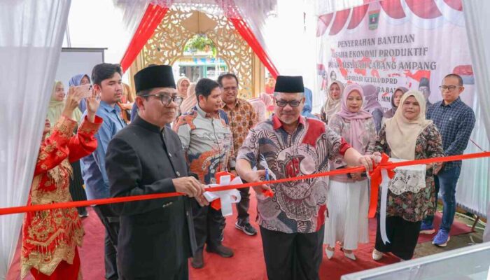 Dukung Panti Asuhan Mandiri, Ketua DPRD Sumbar Serahkan Bantuan UEP untuk PSAA Aisyiyah Cabang Ampang