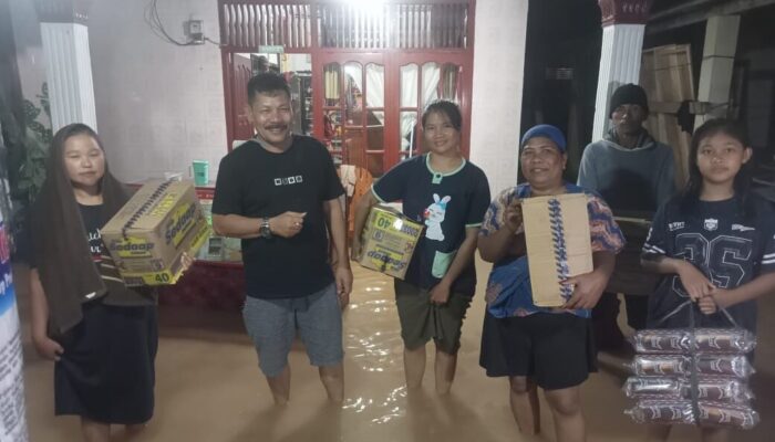 Anggota DPRD Pessel Ardiul Gerak Cepat Salurkan Bantuan untuk Korban Banjir Sutera–Lengayang