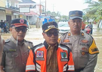 Gerak Cepat, Wabup Risnaldi Perintahkan Pendirian Dapur Umum untuk Korban Banjir Pessel