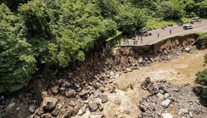 16 Ruas Jalan Provinsi di Sumbar Lumpuh Dihantam Bencana, 54 Titik Kerusakan Diinventarisasi