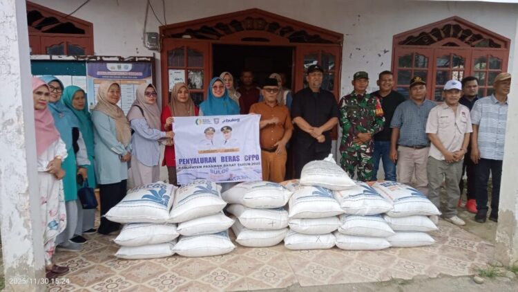 Bupati Yulianto dan Wabup M. Ihpan Salurkan 7,8 Ton Beras ke 5 Titik Daerah Krisis Bencana Pasbar. IST